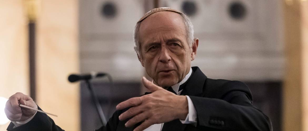 „Most segíteni kell” – üzenetértékű vendégszereplésre utazik Izraelbe Fischer Iván